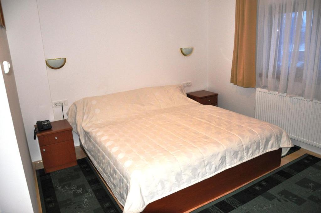 Penzion Kmecki Hram Hotell Ljubljana Rom bilde