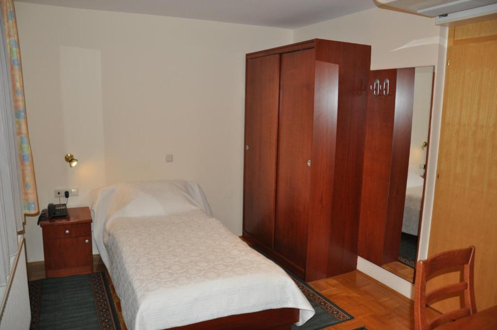 Penzion Kmecki Hram Hotell Ljubljana Rom bilde